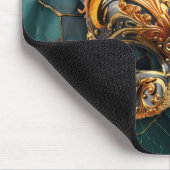 Maske, Federn und Aquamariner texturierter Hinterg Mousepad (Ecke)