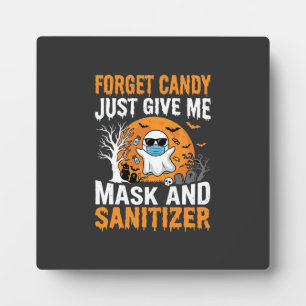 Maske und Desinfektionsmittel Halloween-Geisterdes Fotoplatte