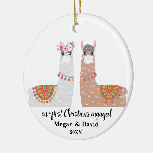 Masked Llama Erste Weihnacht Verlobt oder verheira Keramik Ornament (Links)