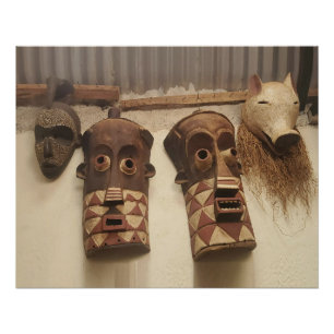 Masken in Tansania Poster