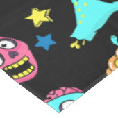 Maskenmuster Tischdecke (Schrägansicht)