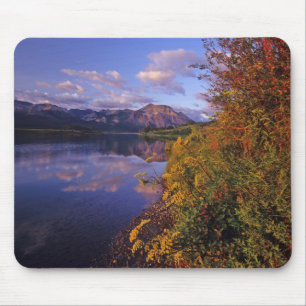 Maskinonge Lake im Waterton Lakes National Park 2 Mousepad