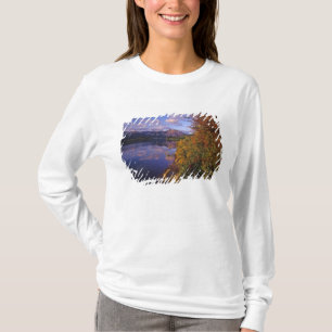 Maskinonge Lake im Waterton-Lakes-Nationalpark 2 T-Shirt