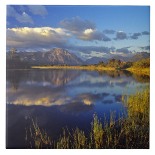 Maskinonge Lake im Waterton-Lakes-Nationalpark 3 Fliese