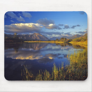 Maskinonge Lake im Waterton-Lakes-Nationalpark 3 Mousepad