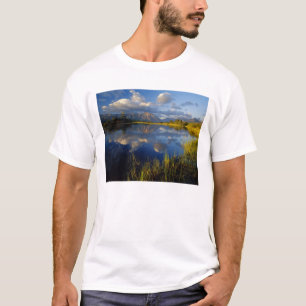Maskinonge Lake im Waterton-Lakes-Nationalpark T-Shirt