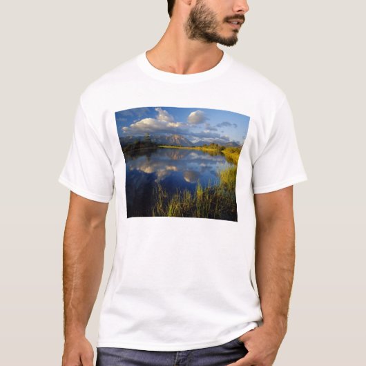 Maskinonge-See im Nationalpark der Waterton-Seen T-Shirt (Vorderseite)