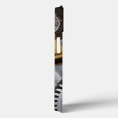 Maskuline Metal-Look Gears Steampunk Initials Case-Mate iPhone Hülle (Rückseite / Rechts)