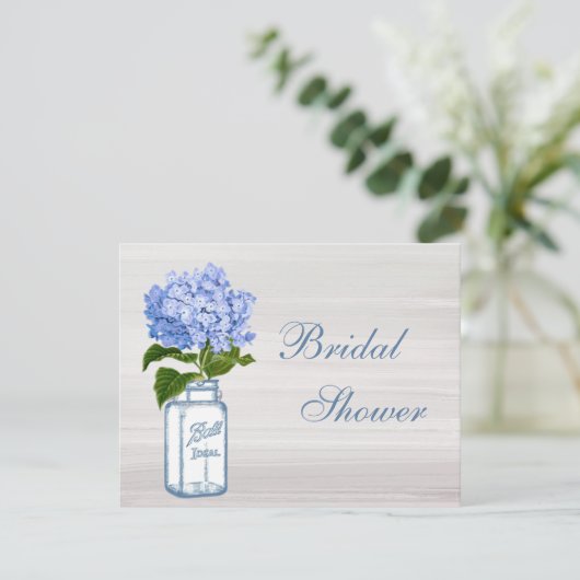 Mason Jar & Blue Hydrangea Grau Brautparty Einladung (Stehend Vorderseite)