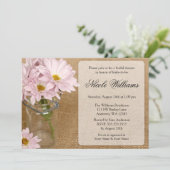 Mason Jar Burlap Soft Lila Daisies Brautparty Einladung (Stehend Vorderseite)