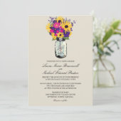Mason Jar Daisies und Sonnenblumen Hochzeiten Einladung (Stehend Vorderseite)