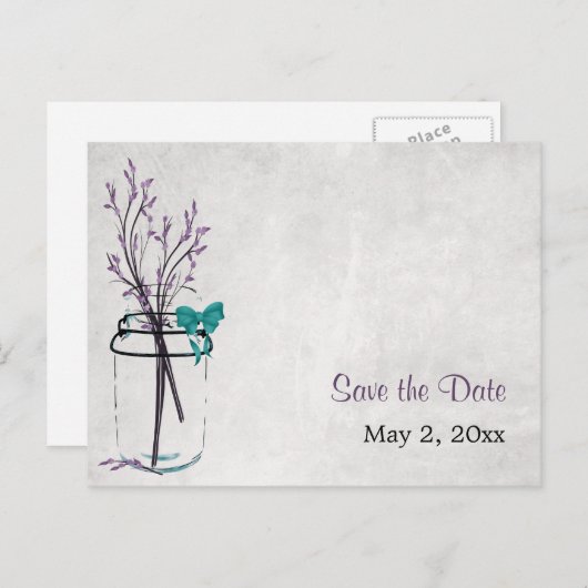 Mason Jar mit Lila Zweigen - Save the Date Ankündigungspostkarte (Vorne/Hinten)