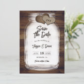 Mason Jar Scheune Holz Jute Herzen Monogramm Hochz Save The Date (Stehend Vorderseite)