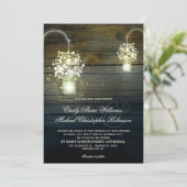 Mason Jar strahlt Lichter blühende rustikale Hochz Einladung (Stehend Vorderseite)