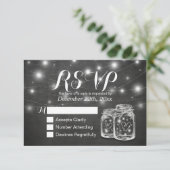 Mason Jar & String Lights Chalkboard Wedding RSVP Karte (Stehend Vorderseite)