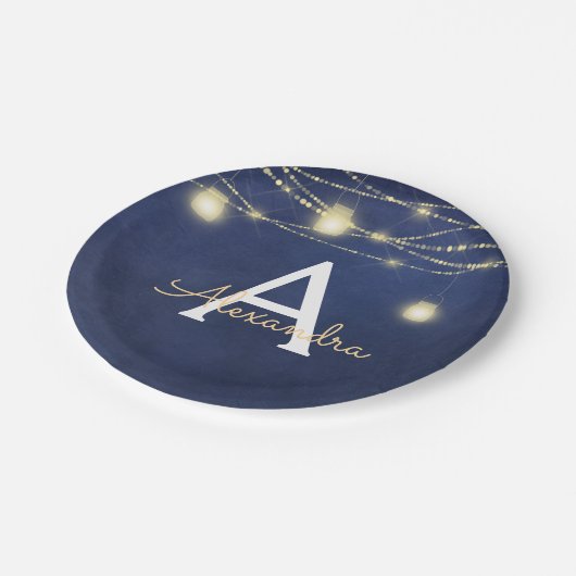 Mason Jar und String Lights Mit Monogramm Pappteller (Schrägansicht)