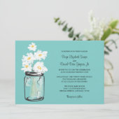 Mason Jar und White Daisies Wedding Einladung (Stehend Vorderseite)