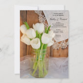 Mason Jar und White Tulips Hochzeit von Stallhütte Einladung (Vorderseite)