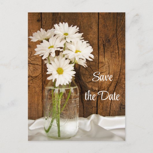Mason Jar White Daisies Barn Wedding Save the Date Ankündigungspostkarte (Vorderseite)