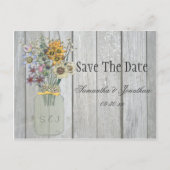 Mason Jar Wildblumen Barn Wood Save the Date Ankündigungspostkarte (Vorderseite)