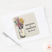 Mason Jars mit Wildblumen für Herbst Quadratischer Aufkleber (Umschlag)