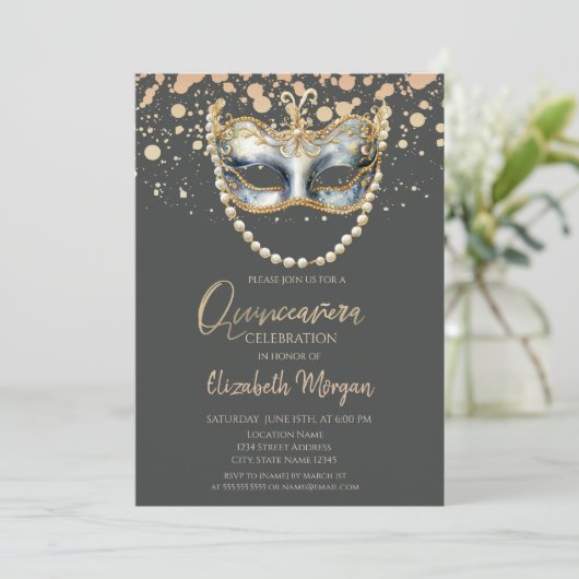 Masque Perlen, Confetti Masquerade Quinceañera Einladung (Stehend Vorderseite)