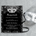 Masquerade Black Silber Budget Geburtstagseinladun<br><div class="desc">Für eine elegante Masquerade,  50. (oder jedes Alter) Geburtstag. Ein schwarzer Hintergrund. Dekoriert mit Imitaten silbernen Glitzer und eine Maskerade Maske. Personalisieren und fügen Sie Namen,  Alter und Party Details hinzu. Der Name wird mit einem handgeschriebenen Stilskript geschrieben</div>