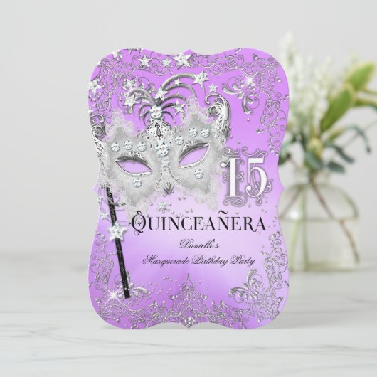 Masquerade Lila Silver Quinceanera Geburtstag Einladung (Stehend Vorderseite)