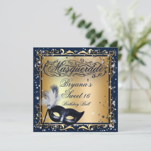Masquerade Mask Gold & Royal Blue Birthday Party Einladung (Stehend Vorderseite)