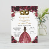 Masquerade Quinceañera Rich Burgundy Red Floral Einladung (Stehend Vorderseite)
