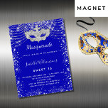 Masquerade Royal Blue Sweet 16 Einladungsmagnet Magnetkarte<br><div class="desc">Für eine elegante Masquerade,  Sweet 16,  16. Geburtstag. Ein königlich blauer Hintergrund. Dekoriert mit Imitaten silbernen Glitzer Staub und eine Maskerade Maske. Personalisieren und fügen Sie Namen,  Alter und Party Details hinzu. Der Name wird mit einem handgeschriebenen Stilskript geschrieben</div>