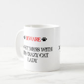 Mass dich nicht mit der verrückten Katzen-Lady Kaffeetasse (Vorderseite Links)