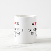 Mass dich nicht mit der verrückten Katzen-Lady Kaffeetasse (Mittel)