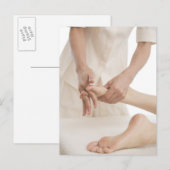Massagetherapeut bei Fußmassage 2 Postkarte (Vorne/Hinten)