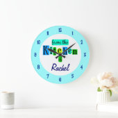 Maßgeschneidert aus der Küche der blaugrünen Farbu Große Wanduhr (Zuhause)