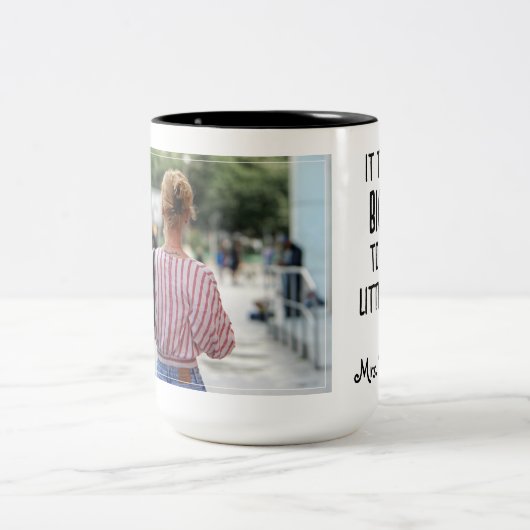 Maßgeschneidert braucht es eine große Herzlehrerbe Zweifarbige Tasse (Mittel)