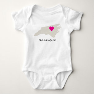 Maßgeschneidert in North Carolina Staat Liebe Baby Baby Strampler