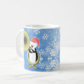 Maßgeschneiderte Baby Penguin Tuba Weihnachtszeit- Kaffeetasse (Vorderseite Links)