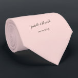 Maßgeschneiderte Brautgroomnamen Hochzeitdatum Krawatte<br><div class="desc">Moderne schöne Rosa Blütenpinke individualisierbare Brautbräucher Namen Hochzeitdatum Neck Tie Geschenk.</div>