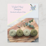 Maßgeschneiderte Fotos Handmade Craft Business Flyer<br><div class="desc">Weibliche Flyer - ideal für Ihre Strickerei-, Häkelchen-, Makrelen- oder andere Garnhandwerkerei. Das Design besteht aus einer herzförmigen Garn- und Stricknadeln-Kugel und einer Farbpalette aus Pastellrosa, Blau und Gelb. Die Vorlage ist für Sie Set, um Ihren Firmennamen und Ihre Tagline (oder Sie sind herzlich eingeladen, unsere Sample-Tagline zu verwenden) sowie...</div>