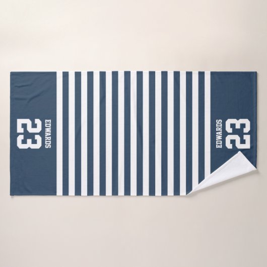 Maßgeschneiderte gestreifte Sportarten mit Namen Badehandtuch (Badehandtuch)