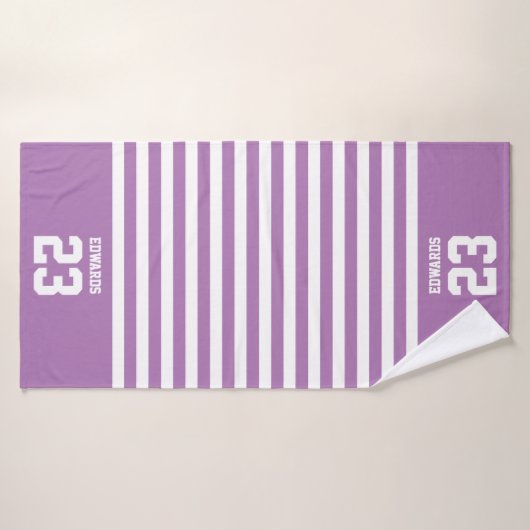 Maßgeschneiderte gestreifte Sportarten mit Namen Badehandtuch (Badehandtuch)