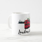 Maßgeschneiderte London Skyscape Red Bus Souvenir Kaffeetasse (Vorderseite Links)