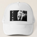 Maßgeschneiderte, moderne Lion-Vorlage Truckerkappe<br><div class="desc">Maßgeschneiderte Elegant Moderne Pop Art Lion Head Template hinzufügen Image Logo Foto Basic Trucker Hut.</div>