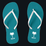 Maßgeschneiderte Mono-Palm-Hochzeitskippen Badesandalen<br><div class="desc">Personalisierte Palmenstrandhochzeiten Flip Flops für Braut und Bräutigam oder Gäste. Elegantes Gastgeschenk Set mit eigenem Nachnamen oder Monogramm und Segelschiff / Bootanker Ikone. Individueller Hintergrund und Band Farbe für ihn und sie / Männer und Frauen. Romantisch türkisblau und weiß seine und ihre Keilsandalen mit stilvollen Skriptkalligraphie Typografie. Vergnügen für Hochzeit,...</div>