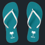 Maßgeschneiderte Mono-Palm-Hochzeitskippen Badesandalen<br><div class="desc">Personalisierte Palmenstrandhochzeiten Flip Flops für Braut und Bräutigam oder Gäste. Elegantes Gastgeschenk Set mit eigenem Nachnamen oder Monogramm und Segelschiff / Bootanker Ikone. Individueller Hintergrund und Band Farbe für ihn und sie / Männer und Frauen. Romantisch türkisblau und weiß seine und ihre Keilsandalen mit stilvollen Skriptkalligraphie Typografie. Vergnügen für Hochzeit,...</div>
