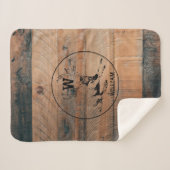 Maßgeschneiderte rustikale Holztextur & Hirschmono Sherpadecke (Vorderseite (Horizontal))