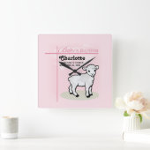 Maßgeschneiderte Taufe, Rosa, Mädchen, Lamm Quadratische Wanduhr (Zuhause)