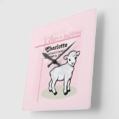 Maßgeschneiderte Taufe, Rosa, Mädchen, Lamm Quadratische Wanduhr (Winkel)