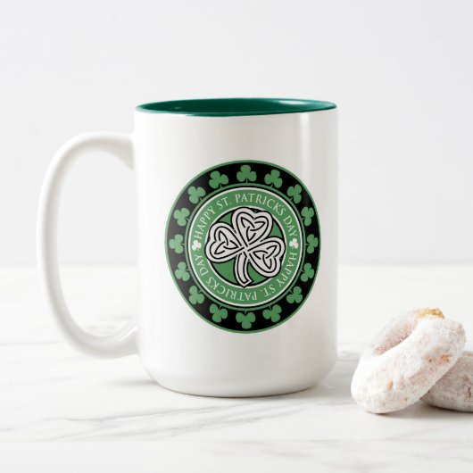 Maßgeschneiderte Zwei-Tone St. Patrick's Day Tasse (Mit Donut)